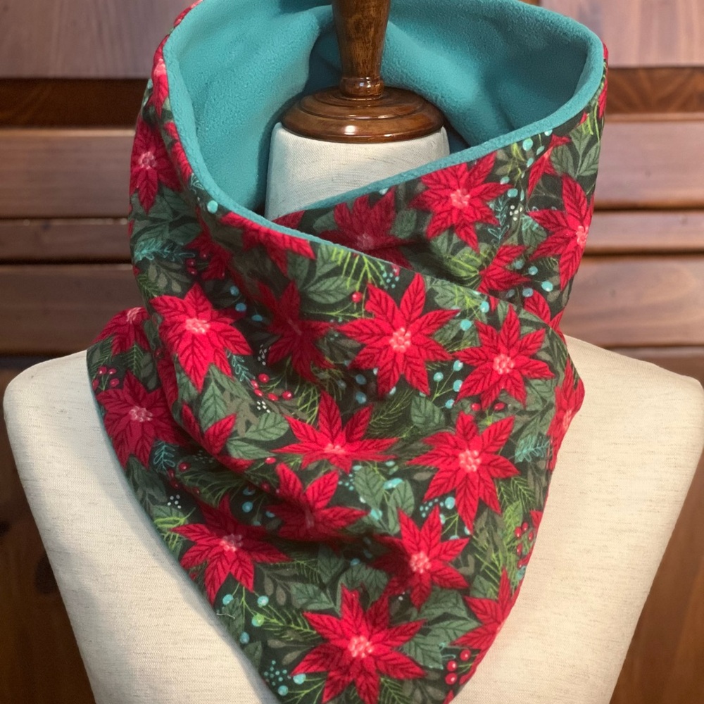 Women’s Poinsettia Scarf